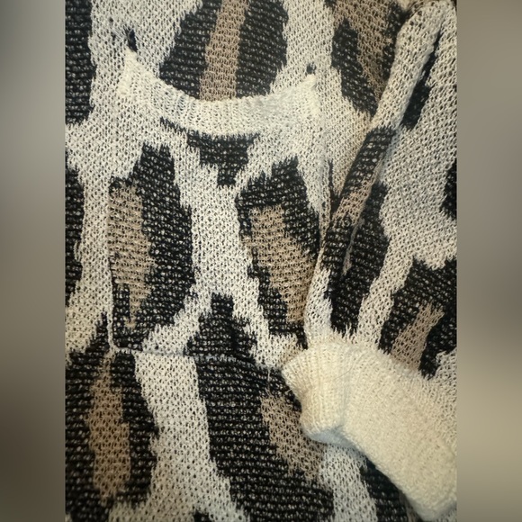 NWT Carole Christian leopard print knit top - Picture 4 of 4